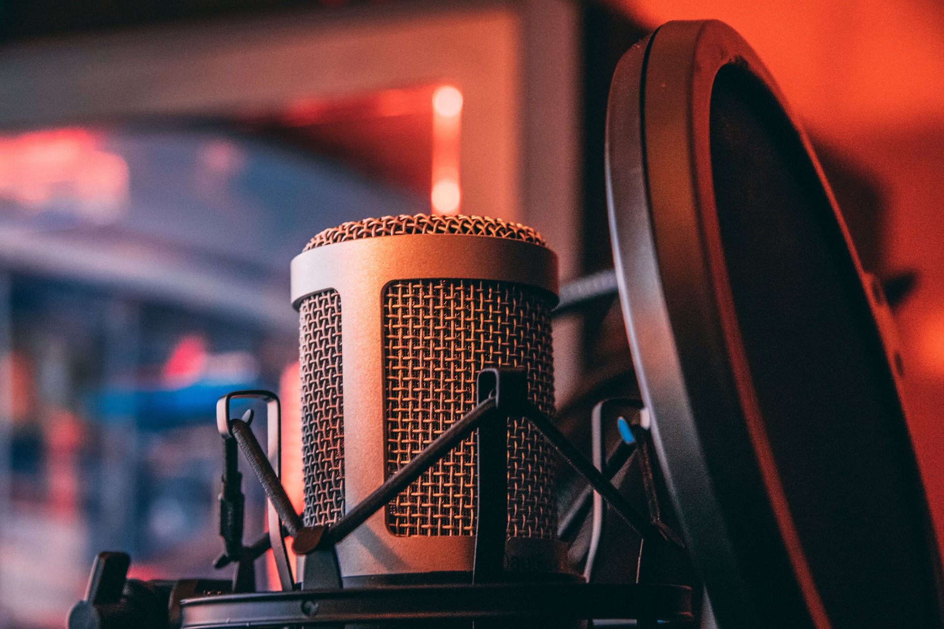 Best Podcast Microphone for Beginners: Creating a Studio in Your Bedroom